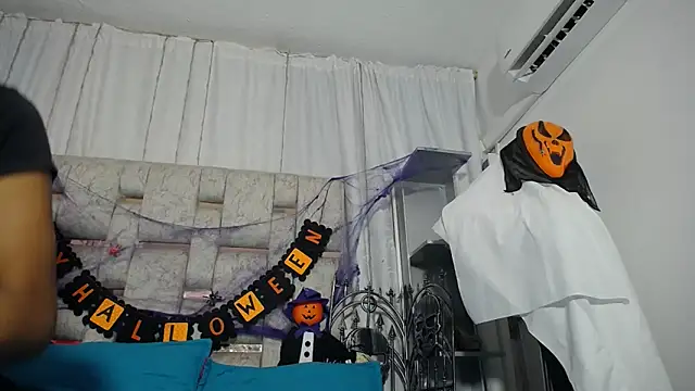 KOURTNEY-- online show from 10-31-25, 01:24