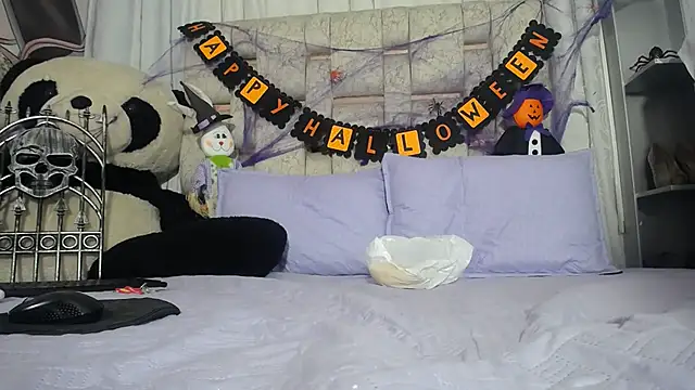 KOURTNEY-- online show from 10-10-25, 01:50