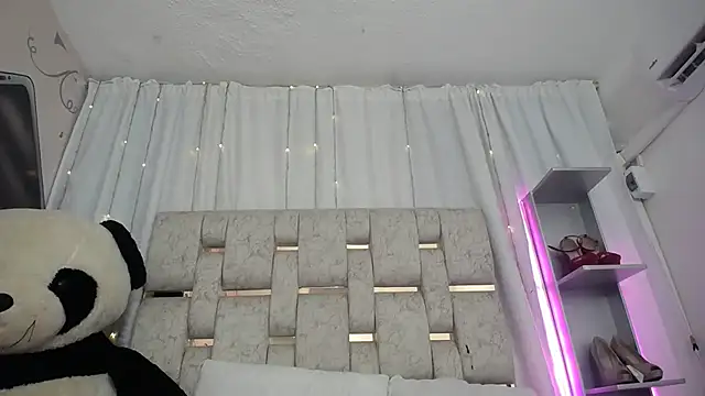 KOURTNEY-- online show from 09-12-25, 02:23