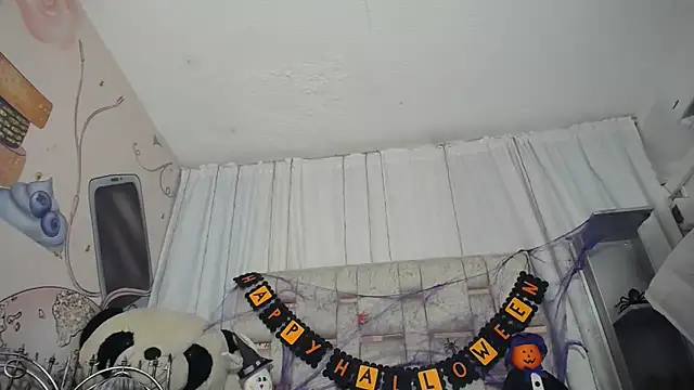 KOURTNEY-- online show from 10-11-25, 01:50