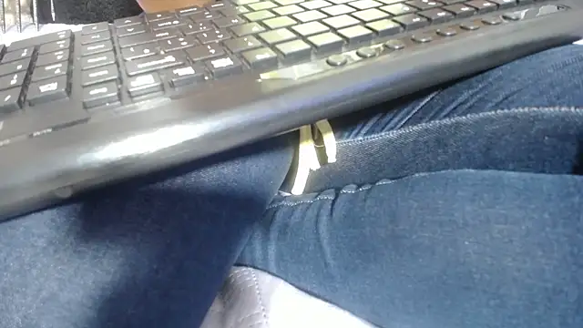 KOURTNEY-- online show from 10-20-25, 01:51