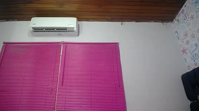 KOURTNEY-- online show from 10-07-25, 02:34