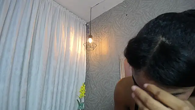 KOURTNEY-- online show from 11-09-25, 02:48