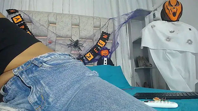 KOURTNEY-- online show from 11-02-25, 02:16