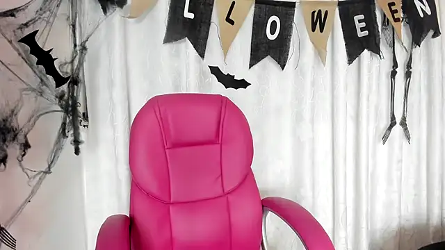 KOURTNEY-- online show from 11-01-25, 02:18