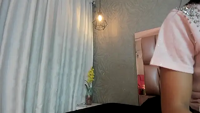 KOURTNEY-- online show from 11-17-25, 02:37