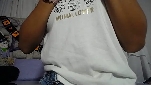 KOURTNEY-- online show from 10-09-25, 02:23