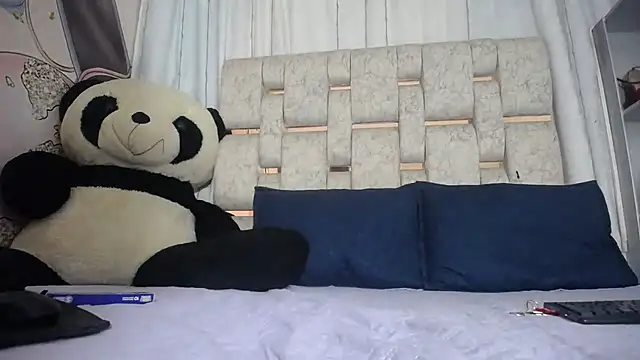 KOURTNEY-- online show from 10-04-25, 01:40