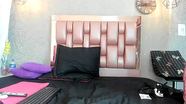 KOURTNEY-- online show from 11-23-25, 06:29