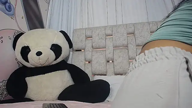 KOURTNEY-- online show from 09-11-25, 01:49