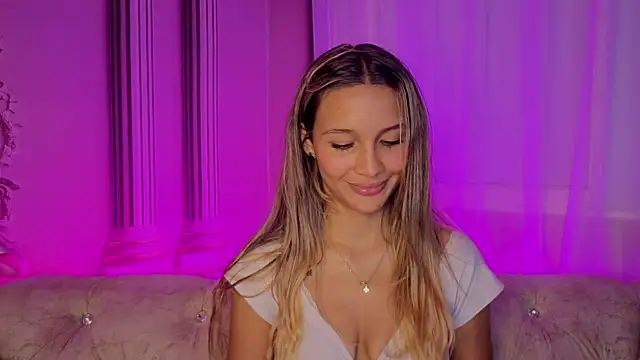 Snapshot of Carohorny4u chatting on 06-08-26, 01:28 Carohorny4u online show from 06-08-26, 01:28
