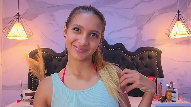Snapshot of Carohorny4u chatting on 05-17-26, 01:33 Carohorny4u online show from 05-17-26, 01:33