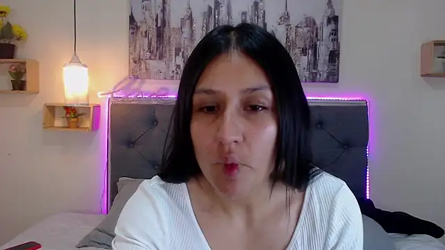 mia aira online show from 10-18-25, 03:14