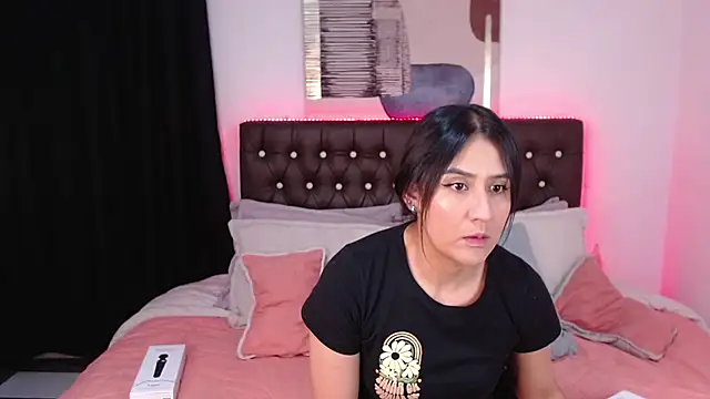 mia aira online show from 03-18-25, 08:26