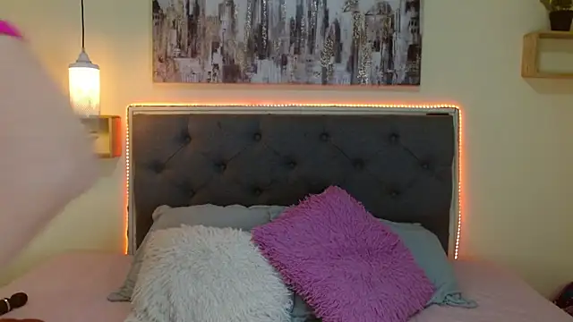 mia aira online show from 12-19-25, 03:47