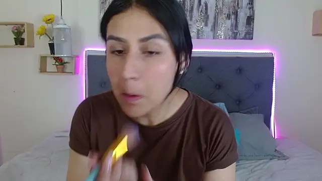 mia aira online show from 09-26-25, 02:46