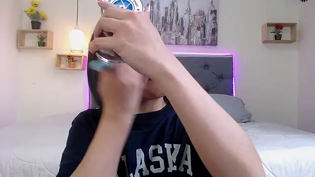 mia aira online show from 10-16-25, 04:15