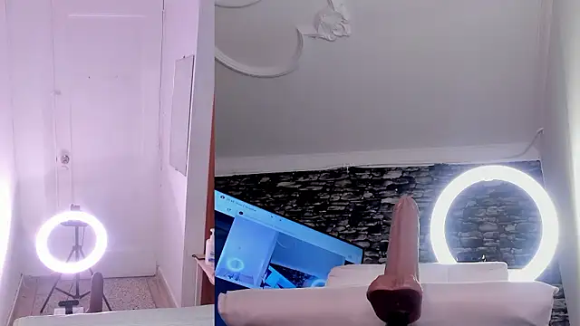 Snapshot of zoe_backer chatting on 02-19-26, 11:18 zoe backer online show from 02-19-26, 11:18