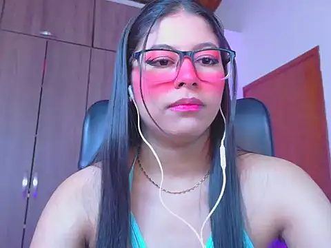 Snapshot of _ALLYSON18_ chatting on 07-08-26, 11:55 ALLYSON18 online show from 07-08-26, 11:55