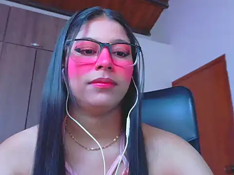 Snapshot of _ALLYSON18_ chatting on 02-12-26, 11:43 ALLYSON18 online show from 02-12-26, 11:43