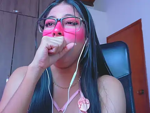 Snapshot of _ALLYSON18_ chatting on 02-09-26, 02:15 ALLYSON18 online show from 02-09-26, 02:15