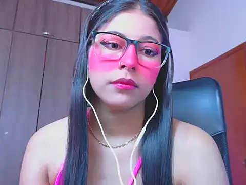 Snapshot of _ALLYSON18_ chatting on 06-11-26, 12:02 ALLYSON18 online show from 06-11-26, 12:02