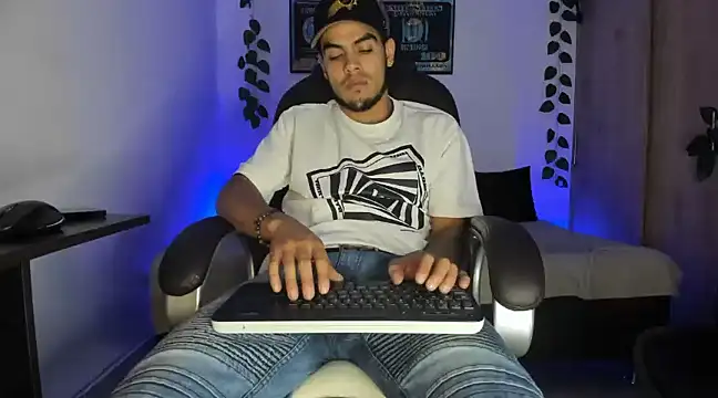 mikee scooth online show from 03-13-25, 03:44