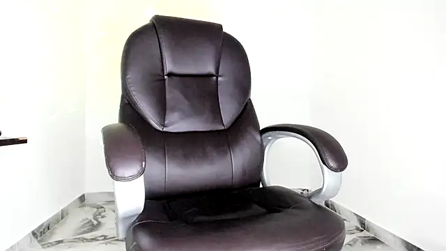 Snapshot of mikee_scooth chatting on 05-29-26, 06:25 mikee scooth online show from 05-29-26, 06:25