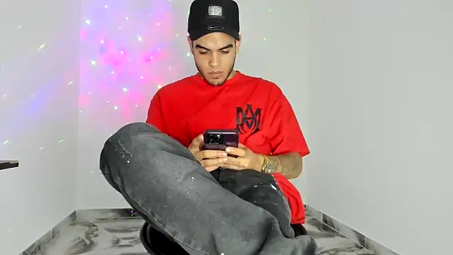 Snapshot of mikee_scooth chatting on 05-19-26, 04:30 mikee scooth online show from 05-19-26, 04:30