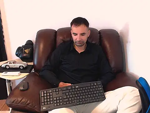 Leo 1617 online show from 10-11-25, 09:21