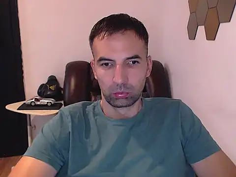 Leo 1617 online show from 10-13-25, 02:18