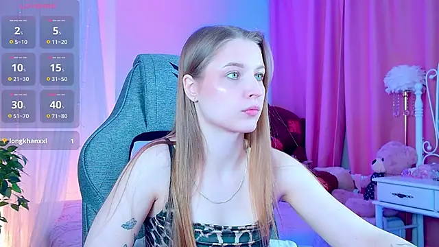 CuteMousee online show from 12-14-25, 09:15