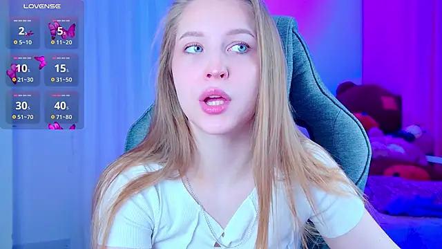 Snapshot of CuteMousee chatting on 02-11-26, 05:40 CuteMousee online show from 02-11-26, 05:40