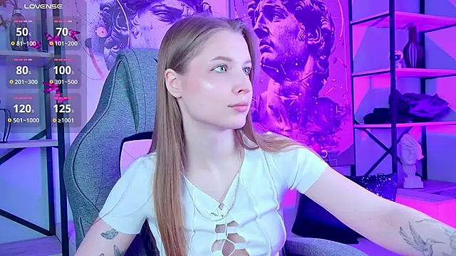 Snapshot of CuteMousee chatting on 02-13-26, 12:05 CuteMousee online show from 02-13-26, 12:05