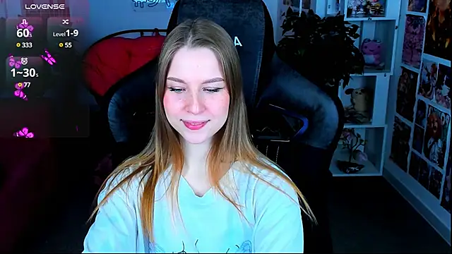 Snapshot of CuteMousee chatting on 02-17-25, 05:36 CuteMousee online show from 02-17-25, 05:36