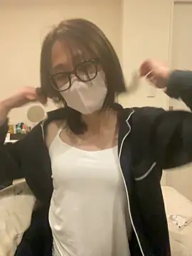 Snapshot of mel__mel chatting on 03-28-26, 02:18 mel mel online show from 03-28-26, 02:18