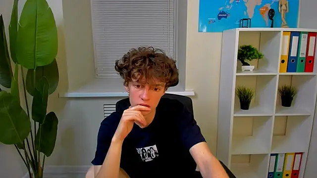 Snapshot of LukeSweet chatting on 06-24-26, 02:48 LukeSweet online show from 06-24-26, 02:48