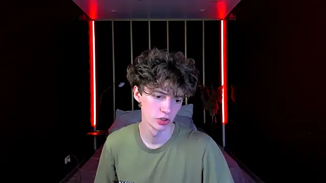 Snapshot of LukeSweet chatting on 06-25-26, 02:55 LukeSweet online show from 06-25-26, 02:55