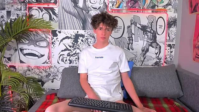 Snapshot of LukeSweet chatting on 06-19-26, 03:51 LukeSweet online show from 06-19-26, 03:51