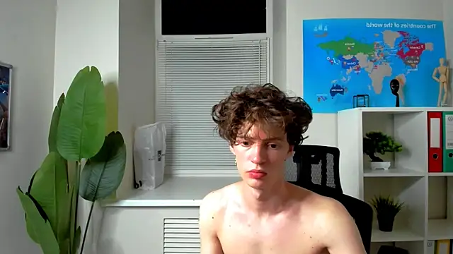 Snapshot of LukeSweet chatting on 07-15-26, 04:47 LukeSweet online show from 07-15-26, 04:47