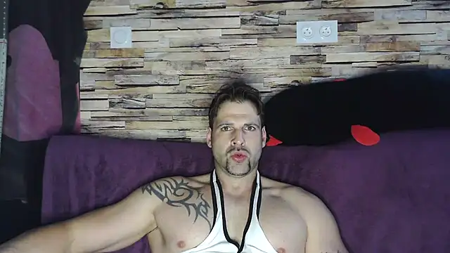 Snapshot of XxBigboybandxX chatting on 03-22-25, 03:31 XxBigboybandxX online show from 03-22-25, 03:31