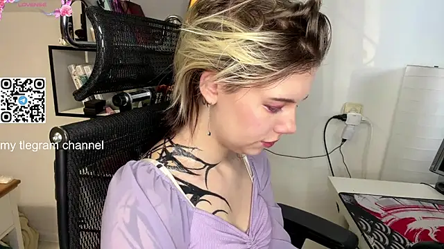 Snapshot of EngelAlman chatting on 02-03-26, 06:22 EngelAlman online show from 02-03-26, 06:22