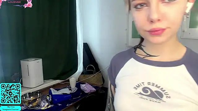 Snapshot of EngelAlman chatting on 02-15-26, 07:51 EngelAlman online show from 02-15-26, 07:51