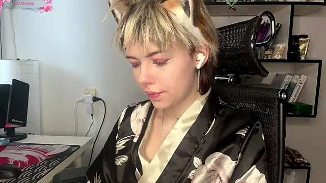 Snapshot of EngelAlman chatting on 02-13-26, 07:19 EngelAlman online show from 02-13-26, 07:19