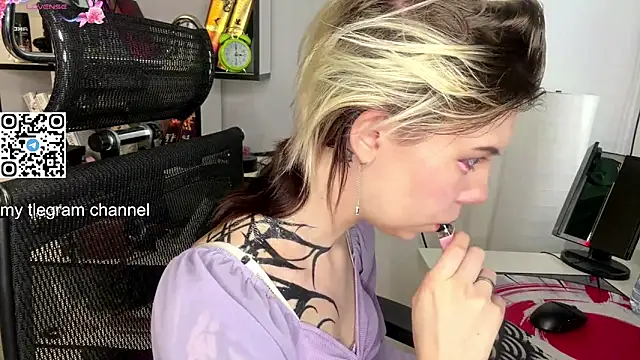 Snapshot of EngelAlman chatting on 02-03-26, 06:11 EngelAlman online show from 02-03-26, 06:11