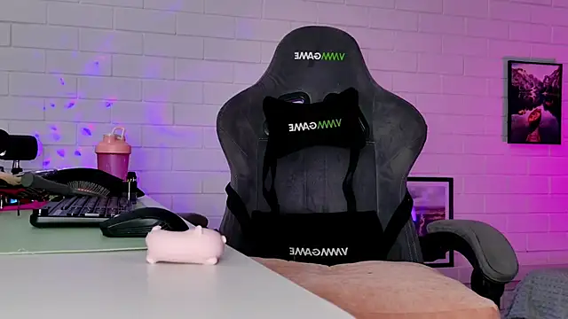 TinaDavil online show from 03-19-26, 01:11