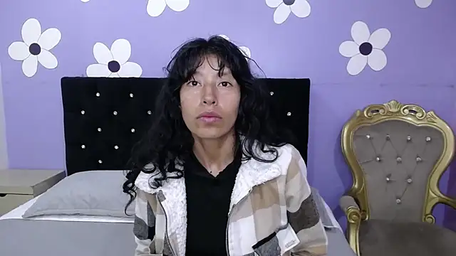 karolinee 66  online show from 02-10-26, 03:49