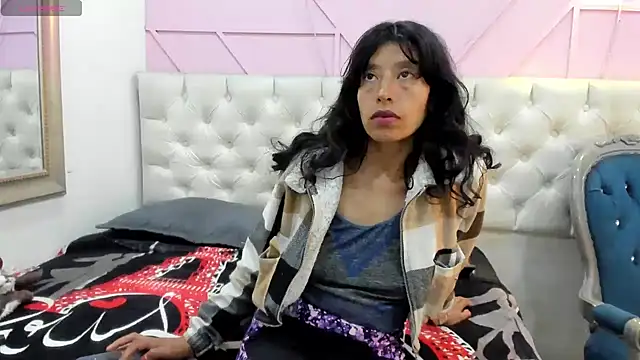 karolinee 66  online show from 04-19-26, 04:24