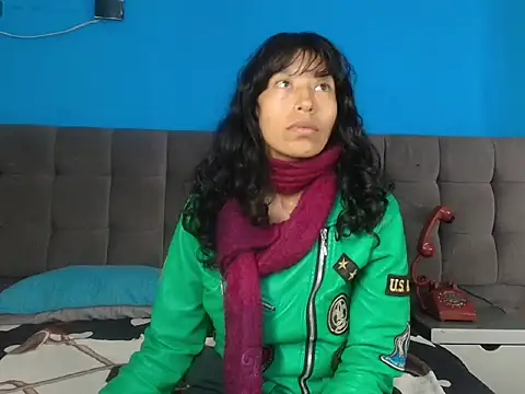 karolinee 66  online show from 03-19-26, 04:12