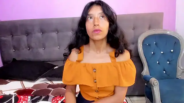 karolinee 66  online show from 06-04-26, 04:28